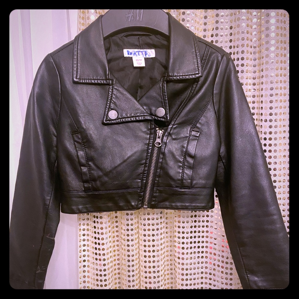 Trendy Crop top leather jacket!
